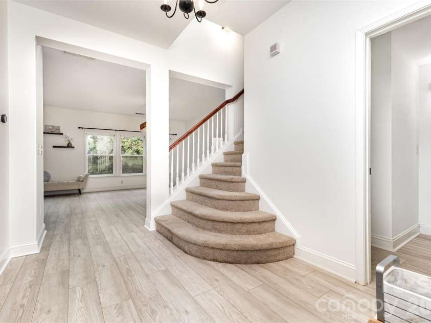 9213 Seamill Road, Charlotte, NC 28278.  MLS# CAR4304256, YatesRealty ID 7983. 