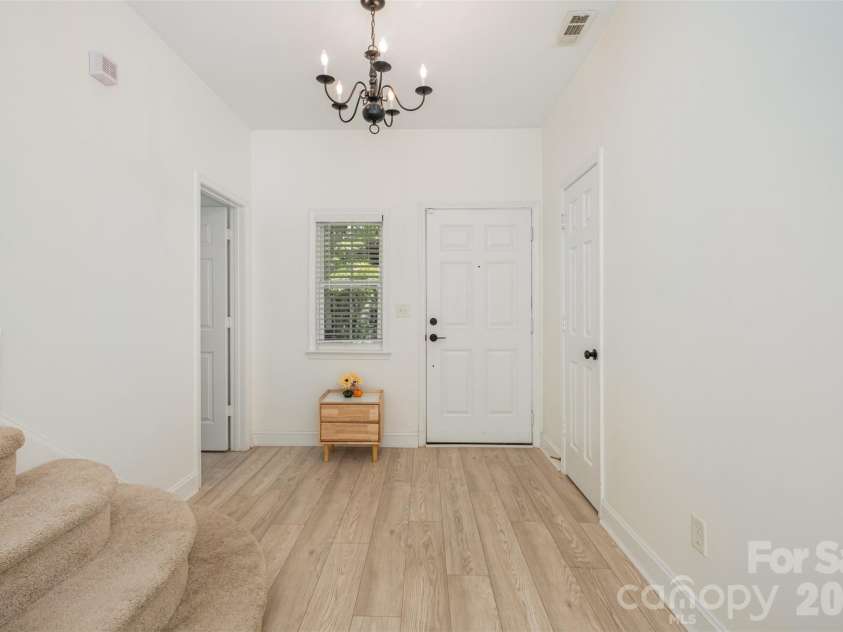 9213 Seamill Road, Charlotte, NC 28278.  MLS# CAR4304256, YatesRealty ID 7983. 