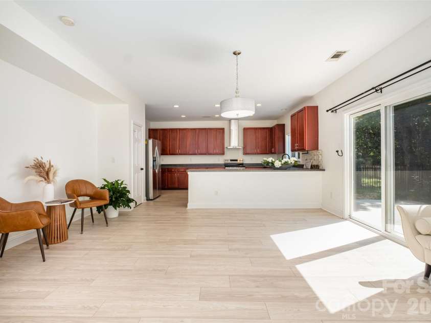 9213 Seamill Road, Charlotte, NC 28278.  MLS# CAR4304256, YatesRealty ID 7983. 