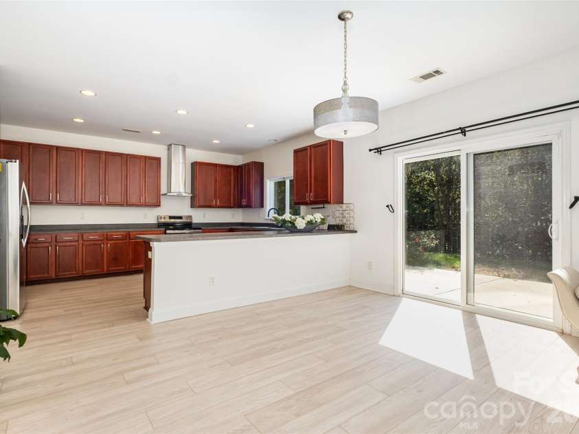 9213 Seamill Road, Charlotte, NC 28278.  MLS# CAR4304256, YatesRealty ID 7983. 