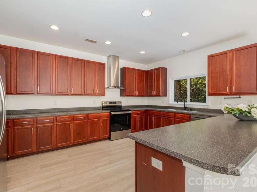 9213 Seamill Road, Charlotte, NC 28278.  MLS# CAR4304256, YatesRealty ID 7983. 
