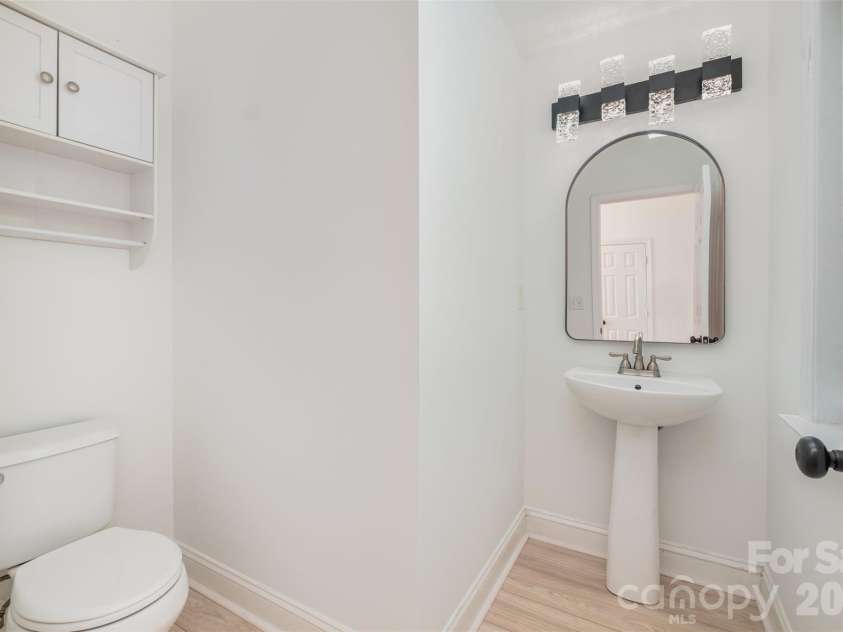 9213 Seamill Road, Charlotte, NC 28278.  MLS# CAR4304256, YatesRealty ID 7983. 