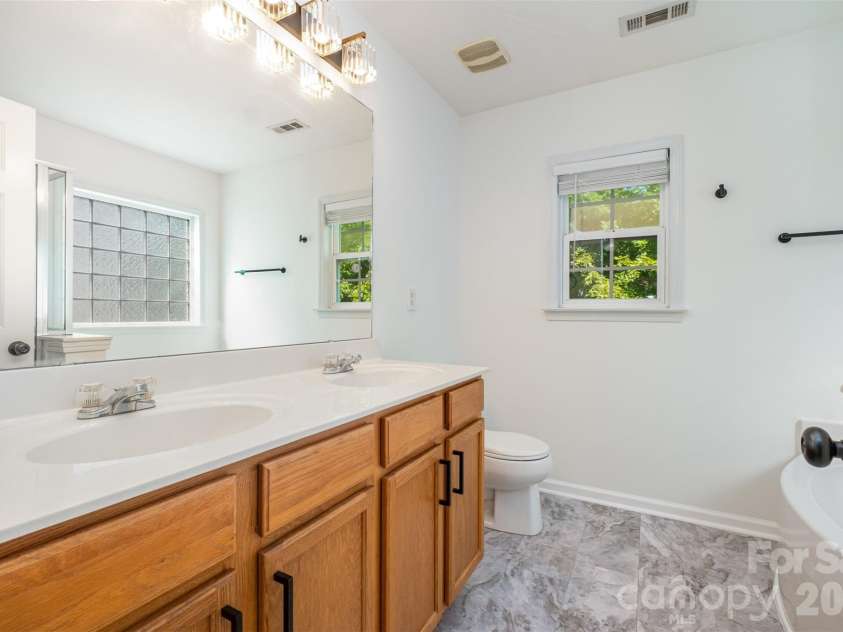 9213 Seamill Road, Charlotte, NC 28278.  MLS# CAR4304256, YatesRealty ID 7983. 