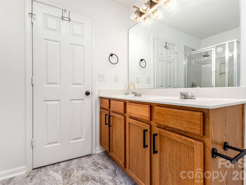9213 Seamill Road, Charlotte, NC 28278.  MLS# CAR4304256, YatesRealty ID 7983. 