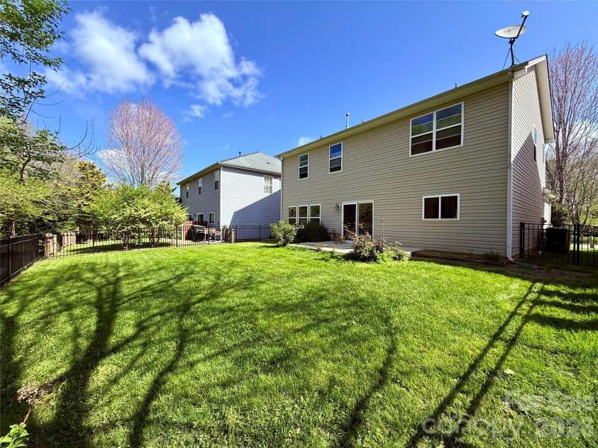9213 Seamill Road, Charlotte, NC 28278.  MLS# CAR4304256, YatesRealty ID 7983. 