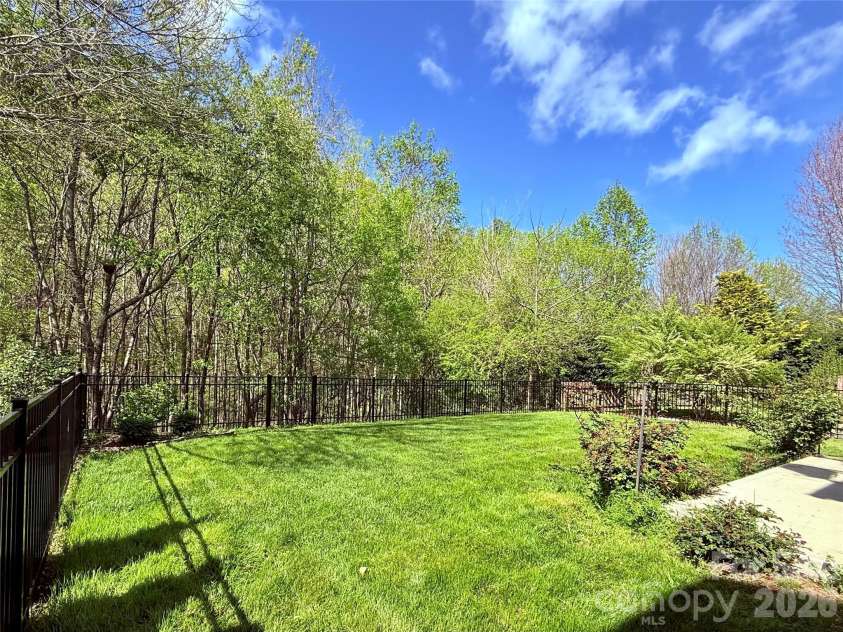 9213 Seamill Road, Charlotte, NC 28278.  MLS# CAR4304256, YatesRealty ID 7983. 