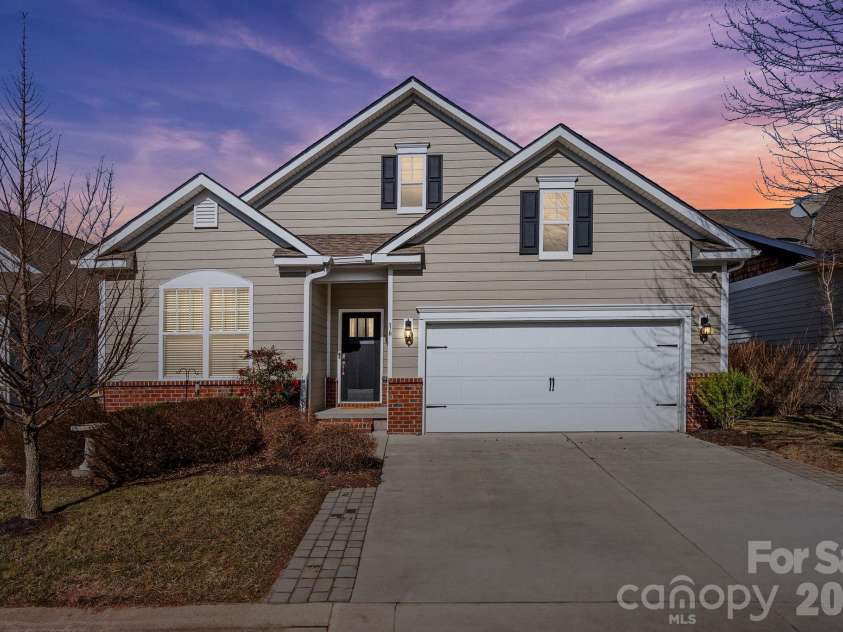 16 Regent Heights Road, Leicester, NC 28748.  MLS# CAR4349729, YatesRealty ID 7984. 