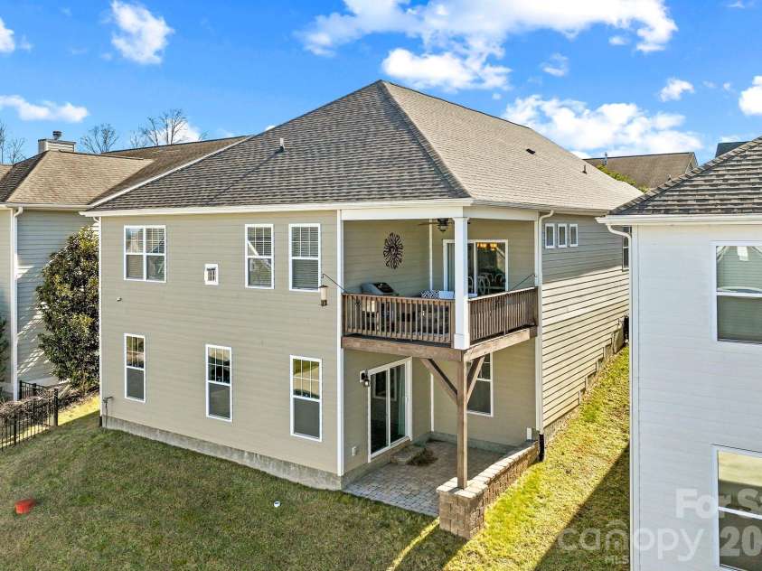 16 Regent Heights Road, Leicester, NC 28748.  MLS# CAR4349729, YatesRealty ID 7984. 