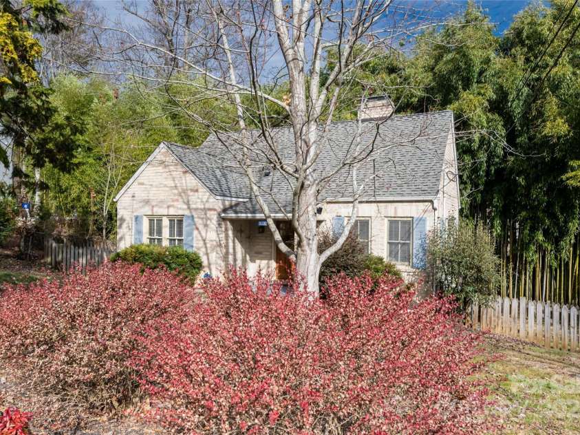 8 Waverly Road, Asheville, NC 28803.  MLS# CAR4207232, YatesRealty ID 7986. 