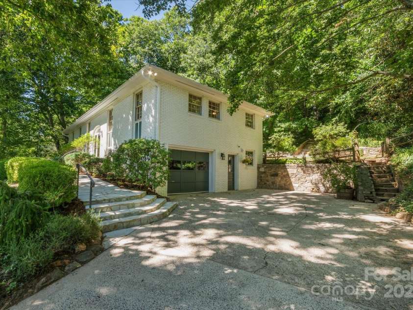 78 Sleepy Hollow Drive, Asheville, NC 28805.  MLS# CAR4155271, YatesRealty ID 7988. Driveway