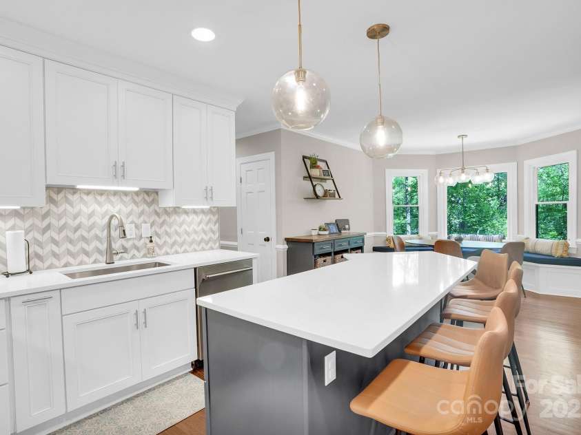 9809 Hanover Hollow Drive, Charlotte, NC 28210.  MLS# CAR4248914, YatesRealty ID 7990. 