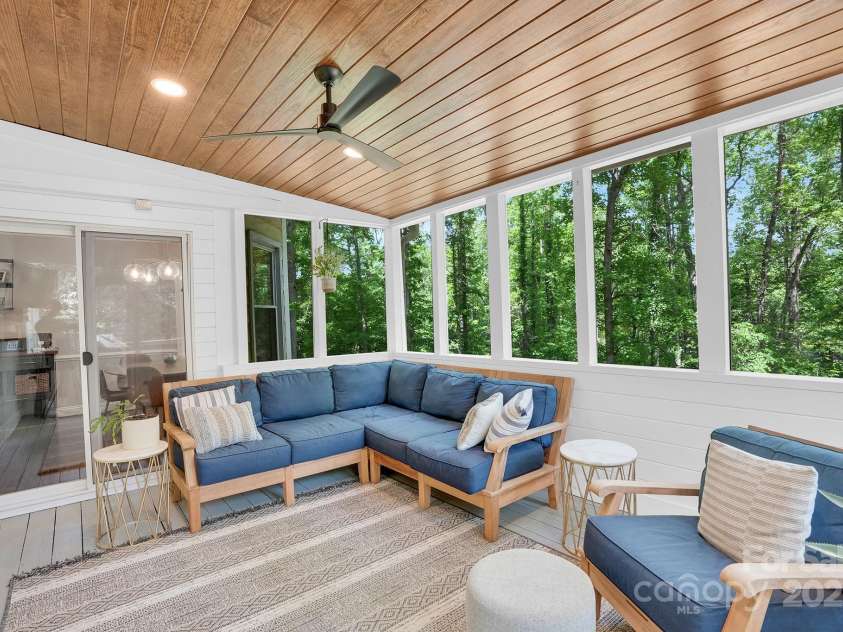 9809 Hanover Hollow Drive, Charlotte, NC 28210.  MLS# CAR4248914, YatesRealty ID 7990. 