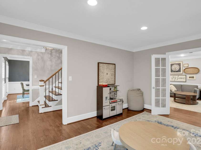 9809 Hanover Hollow Drive, Charlotte, NC 28210.  MLS# CAR4248914, YatesRealty ID 7990. 