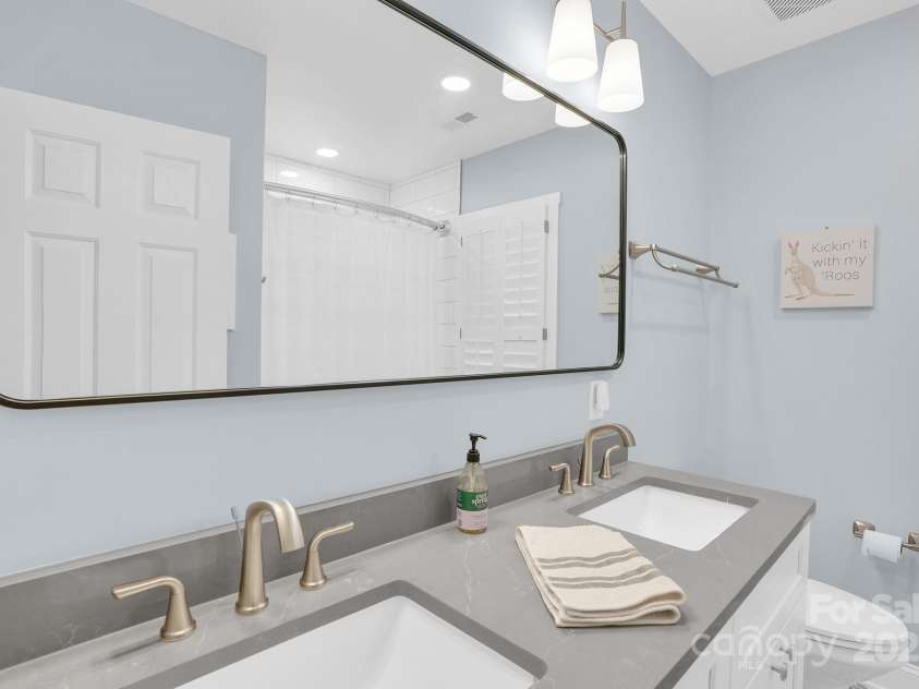 9809 Hanover Hollow Drive, Charlotte, NC 28210.  MLS# CAR4248914, YatesRealty ID 7990. 