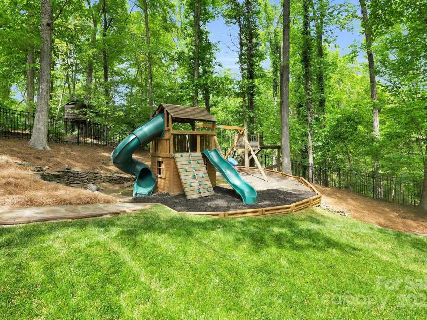 9809 Hanover Hollow Drive, Charlotte, NC 28210.  MLS# CAR4248914, YatesRealty ID 7990. 