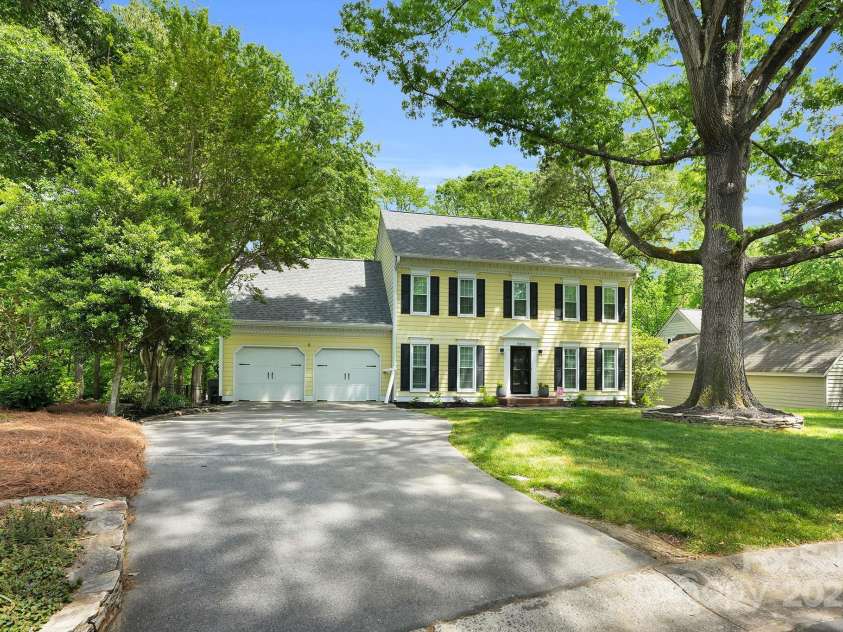 9809 Hanover Hollow Drive, Charlotte, NC 28210.  MLS# CAR4248914, YatesRealty ID 7990. 