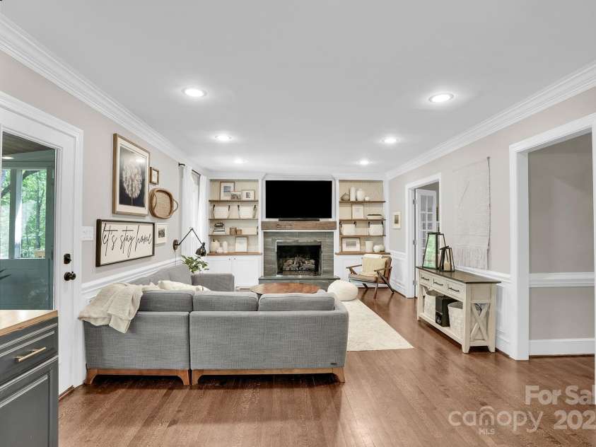 9809 Hanover Hollow Drive, Charlotte, NC 28210.  MLS# CAR4248914, YatesRealty ID 7990. 