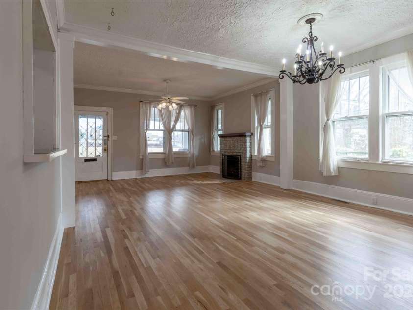 311 Buncombe Street, Hendersonville, NC 28739.  MLS# CAR4176141, YatesRealty ID 7991. 