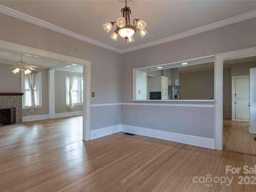 311 Buncombe Street, Hendersonville, NC 28739.  MLS# CAR4176141, YatesRealty ID 7991. 