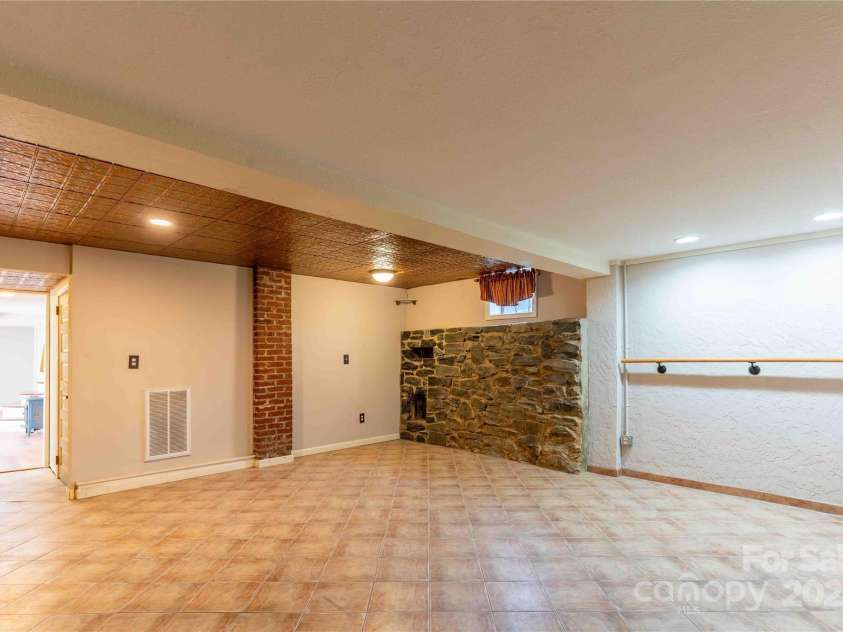 311 Buncombe Street, Hendersonville, NC 28739.  MLS# CAR4176141, YatesRealty ID 7991. Bonus family room