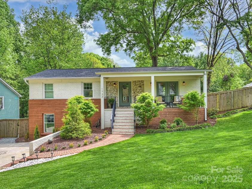 1733 Piccadilly Drive, Charlotte, NC 28211.  MLS# CAR4249185, YatesRealty ID 7992. 
