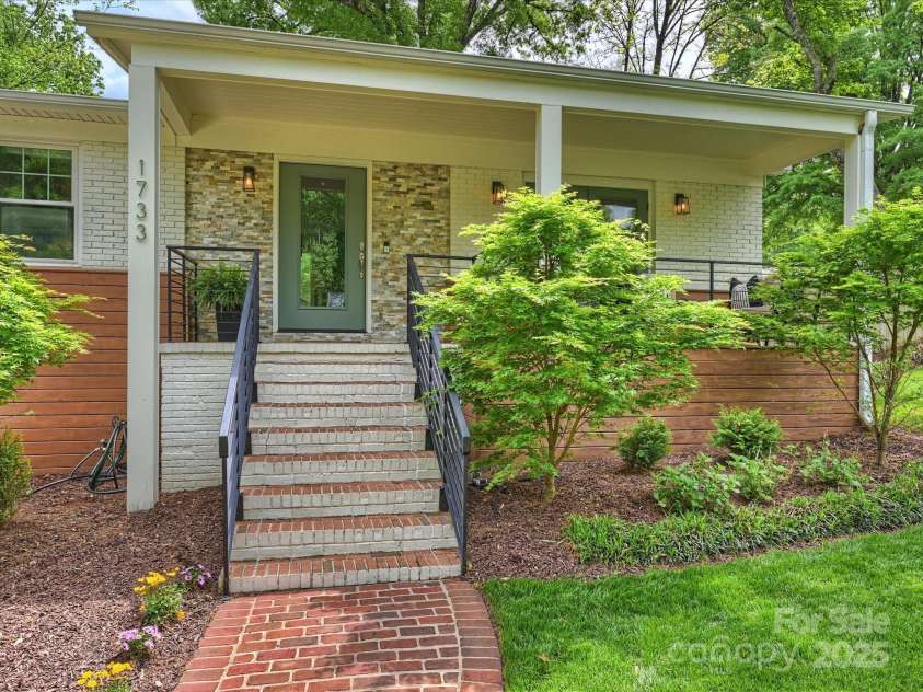 1733 Piccadilly Drive, Charlotte, NC 28211.  MLS# CAR4249185, YatesRealty ID 7992. 