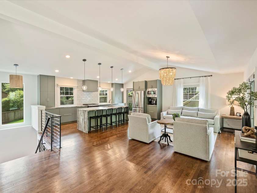1733 Piccadilly Drive, Charlotte, NC 28211.  MLS# CAR4249185, YatesRealty ID 7992. 