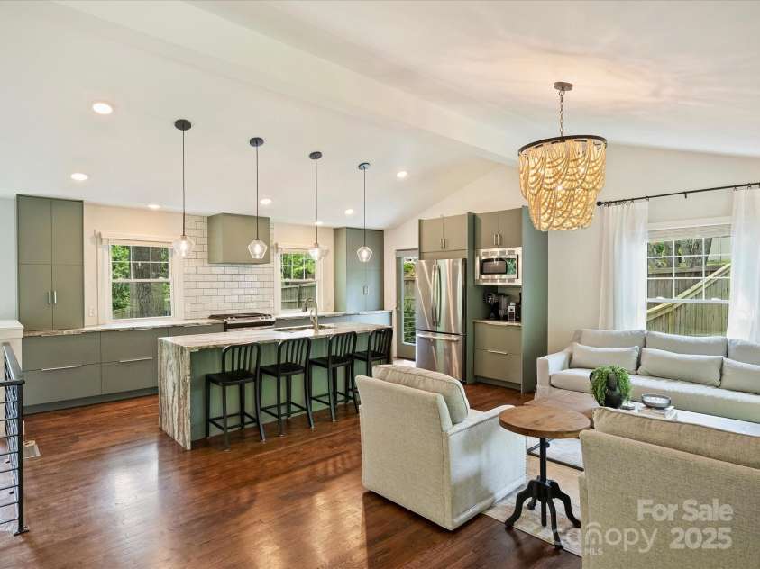 1733 Piccadilly Drive, Charlotte, NC 28211.  MLS# CAR4249185, YatesRealty ID 7992. 