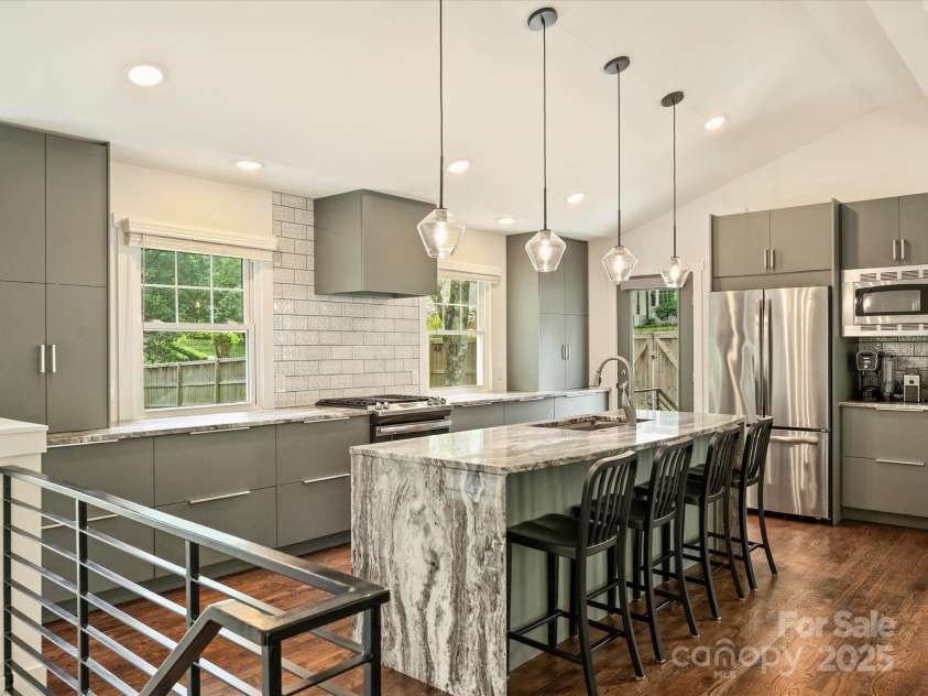 1733 Piccadilly Drive, Charlotte, NC 28211.  MLS# CAR4249185, YatesRealty ID 7992. 