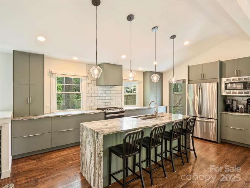 1733 Piccadilly Drive, Charlotte, NC 28211.  MLS# CAR4249185, YatesRealty ID 7992. 