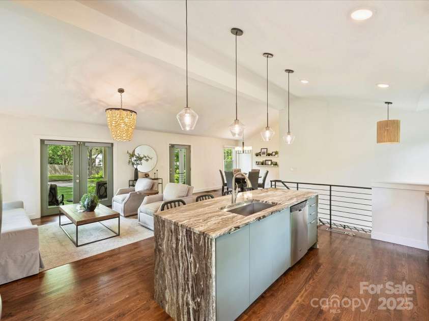 1733 Piccadilly Drive, Charlotte, NC 28211.  MLS# CAR4249185, YatesRealty ID 7992. 