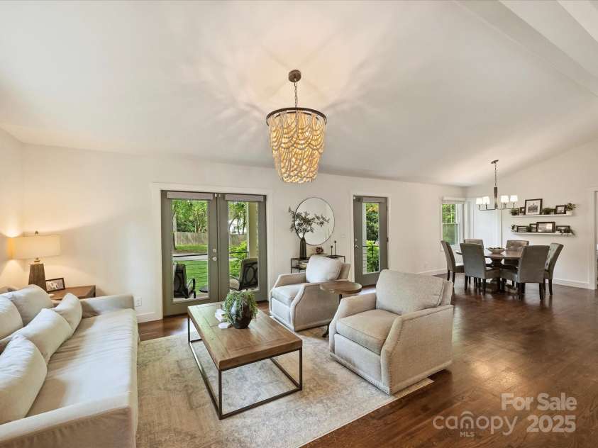 1733 Piccadilly Drive, Charlotte, NC 28211.  MLS# CAR4249185, YatesRealty ID 7992. 