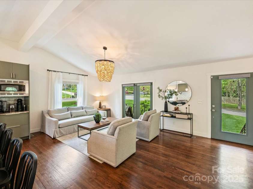1733 Piccadilly Drive, Charlotte, NC 28211.  MLS# CAR4249185, YatesRealty ID 7992. 