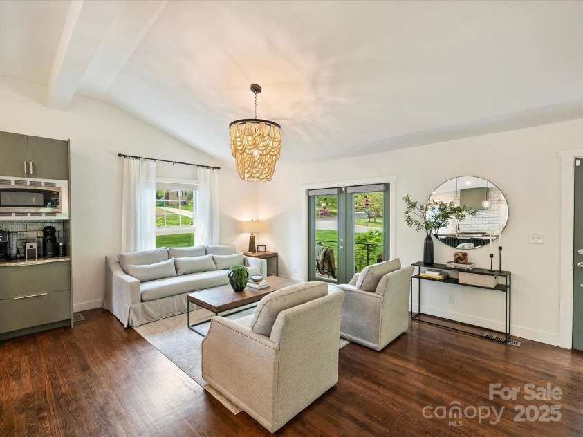1733 Piccadilly Drive, Charlotte, NC 28211.  MLS# CAR4249185, YatesRealty ID 7992. 