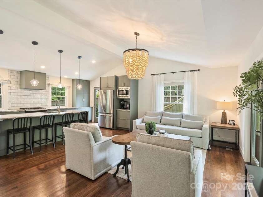 1733 Piccadilly Drive, Charlotte, NC 28211.  MLS# CAR4249185, YatesRealty ID 7992. 