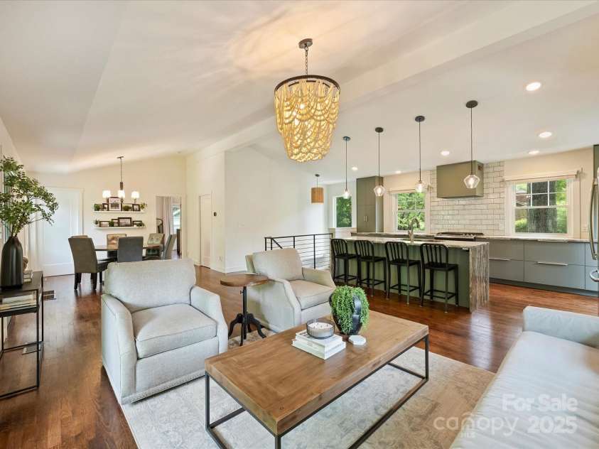 1733 Piccadilly Drive, Charlotte, NC 28211.  MLS# CAR4249185, YatesRealty ID 7992. 