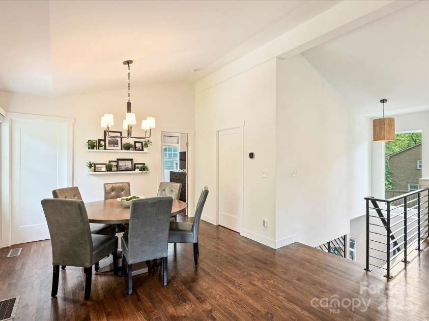 1733 Piccadilly Drive, Charlotte, NC 28211.  MLS# CAR4249185, YatesRealty ID 7992. 