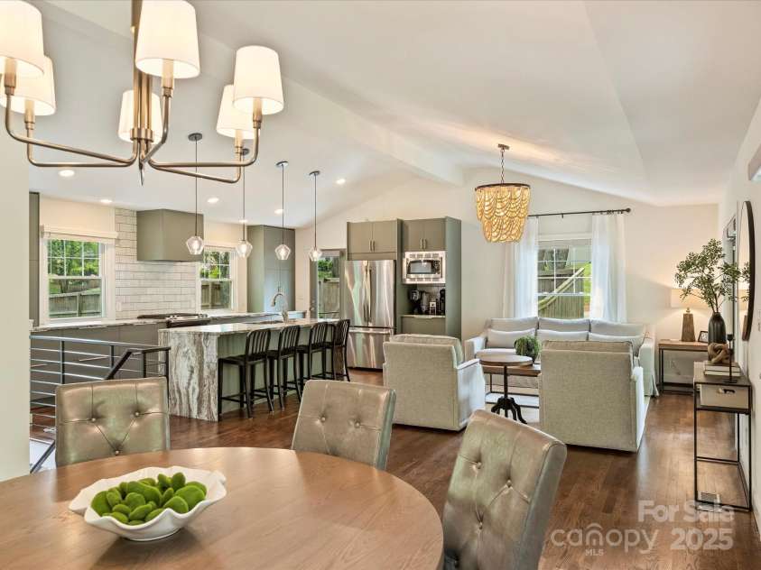 1733 Piccadilly Drive, Charlotte, NC 28211.  MLS# CAR4249185, YatesRealty ID 7992. 