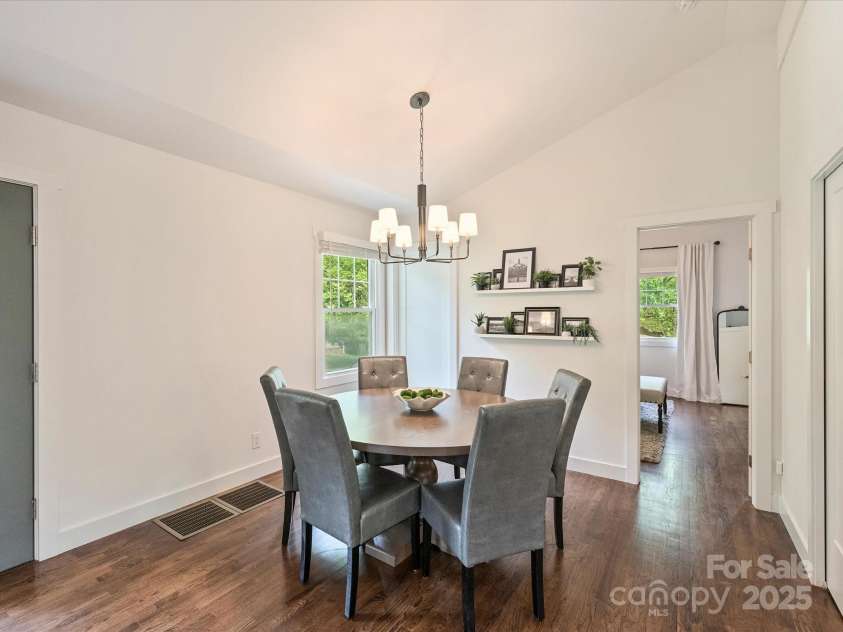 1733 Piccadilly Drive, Charlotte, NC 28211.  MLS# CAR4249185, YatesRealty ID 7992. 