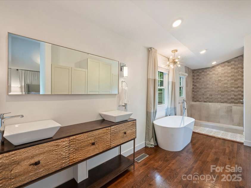 1733 Piccadilly Drive, Charlotte, NC 28211.  MLS# CAR4249185, YatesRealty ID 7992. 