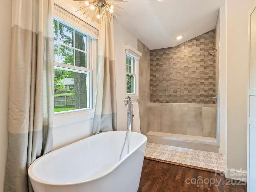 1733 Piccadilly Drive, Charlotte, NC 28211.  MLS# CAR4249185, YatesRealty ID 7992. 