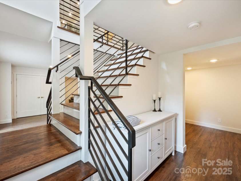 1733 Piccadilly Drive, Charlotte, NC 28211.  MLS# CAR4249185, YatesRealty ID 7992. 