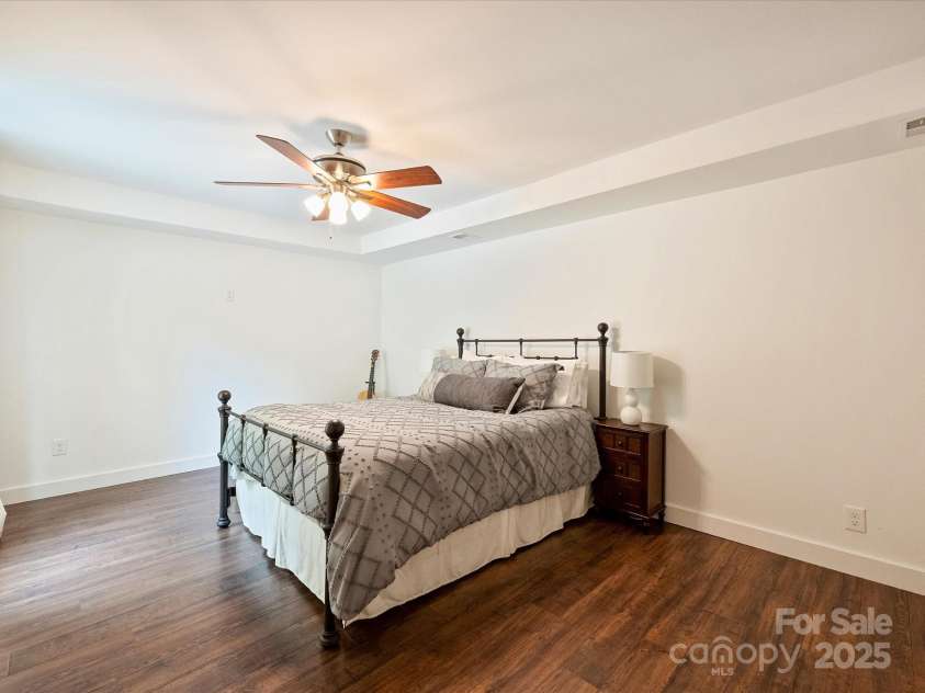 1733 Piccadilly Drive, Charlotte, NC 28211.  MLS# CAR4249185, YatesRealty ID 7992. 
