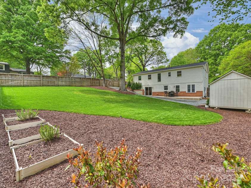 1733 Piccadilly Drive, Charlotte, NC 28211.  MLS# CAR4249185, YatesRealty ID 7992. 