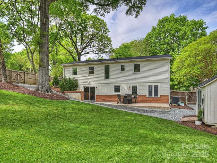 1733 Piccadilly Drive, Charlotte, NC 28211.  MLS# CAR4249185, YatesRealty ID 7992. 