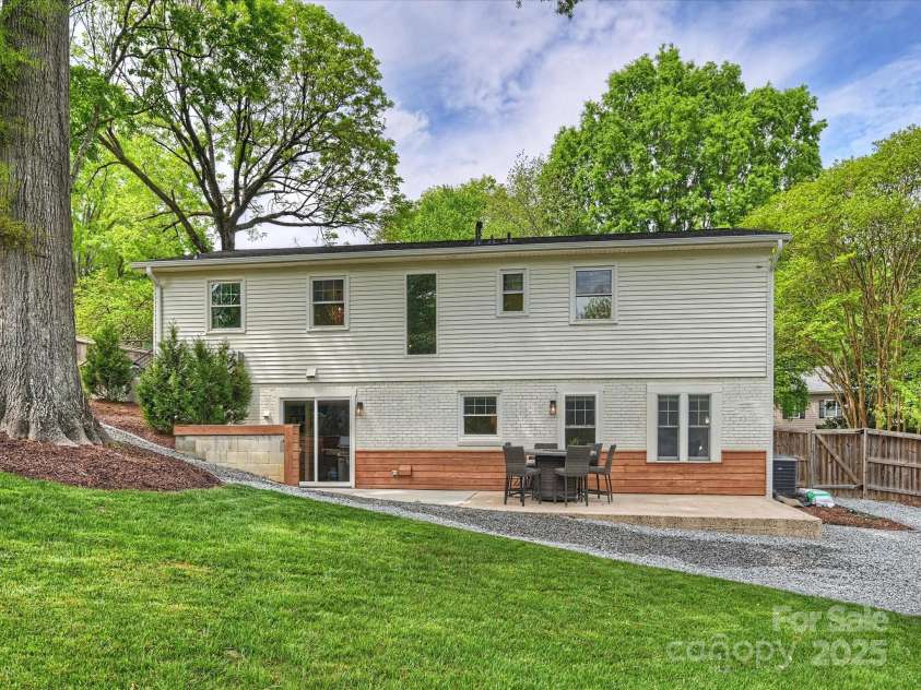 1733 Piccadilly Drive, Charlotte, NC 28211.  MLS# CAR4249185, YatesRealty ID 7992. 