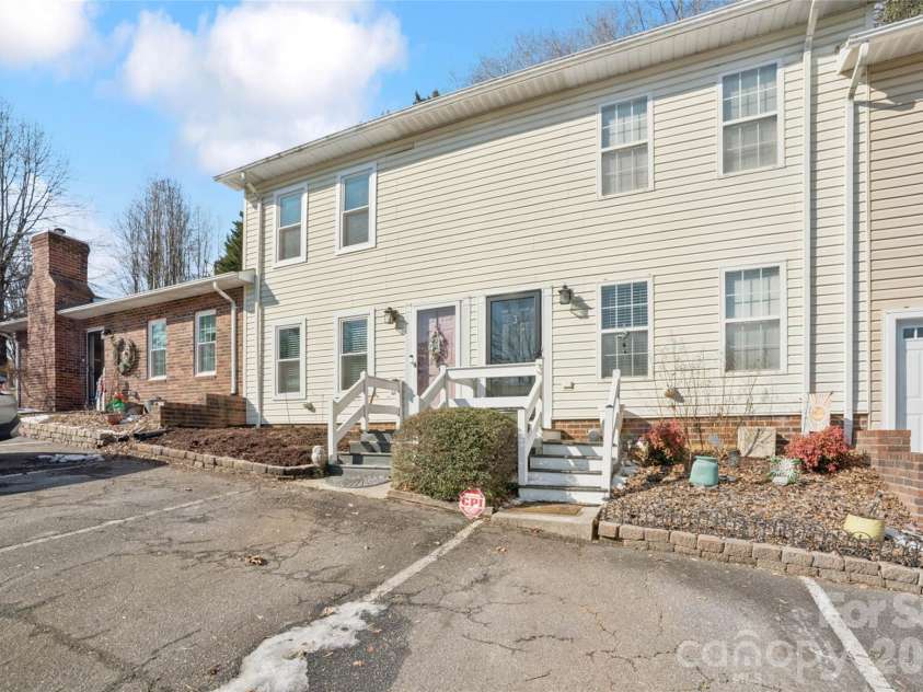 1491 20th Avenue, Hickory, NC 28601.  MLS# CAR4345336, YatesRealty ID 7993. 