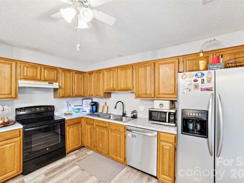 1491 20th Avenue, Hickory, NC 28601.  MLS# CAR4345336, YatesRealty ID 7993. 