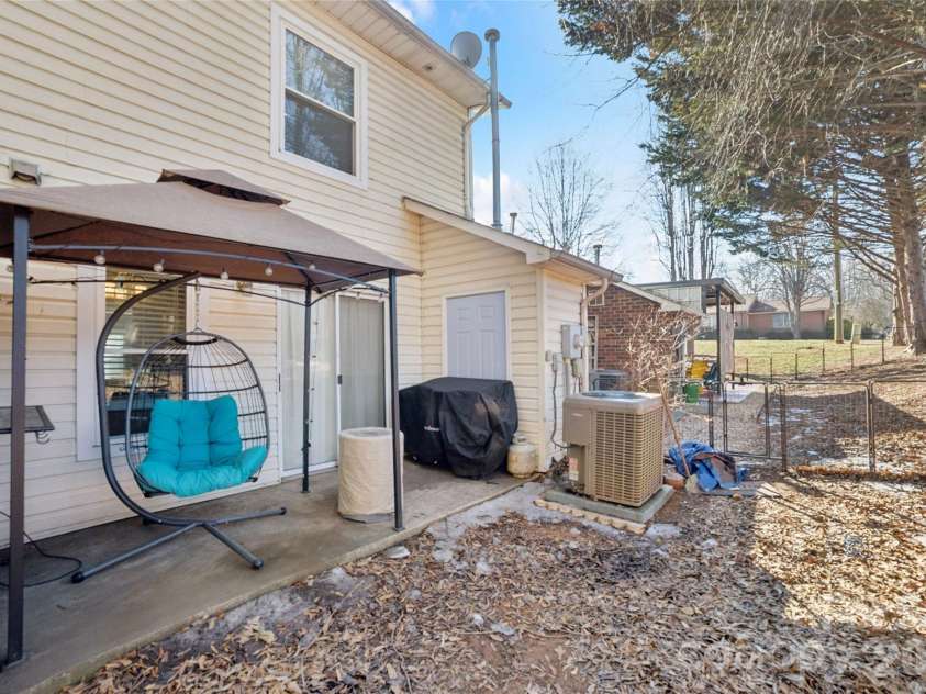 1491 20th Avenue, Hickory, NC 28601.  MLS# CAR4345336, YatesRealty ID 7993. 