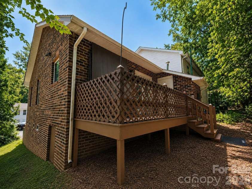 1491 20th Avenue, Hickory, NC 28601.  MLS# CAR4415818, YatesRealty ID 7993. 
